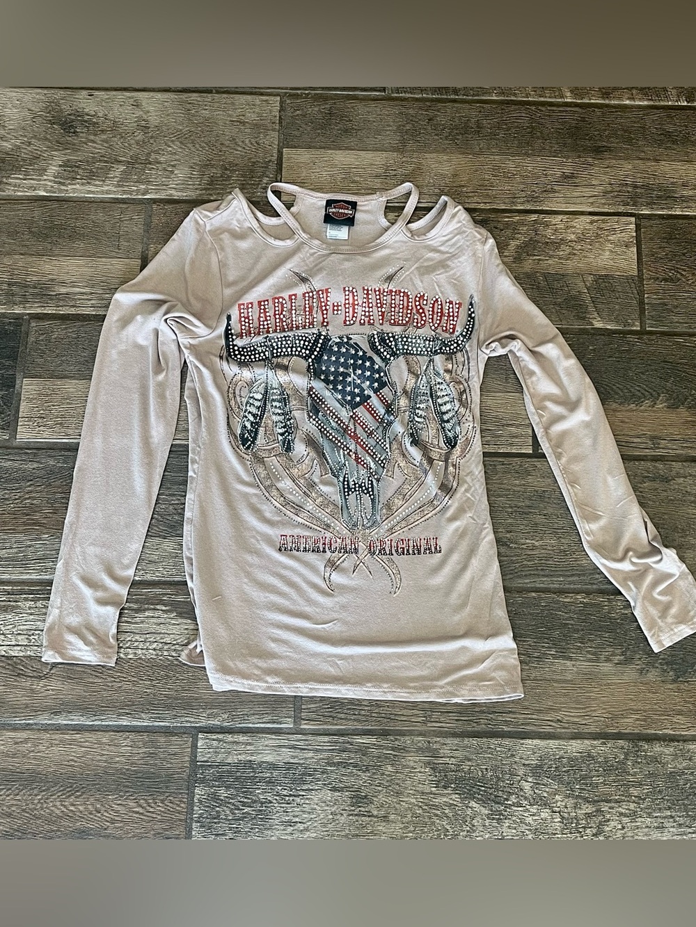 Harley Davidson cold shoulder l/s t-shirt with rhinestones cow skull flag S